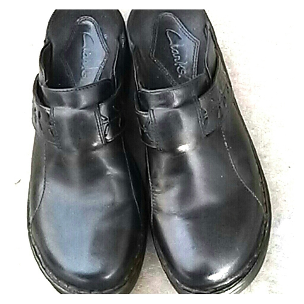 Clarks brand ladies clogs.